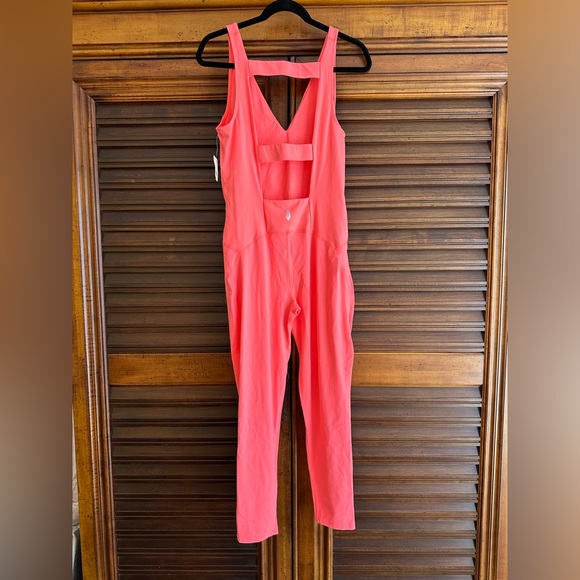 Free People Movement Never Better Strappy Back NWT Large Coral - Picture 2 of 7